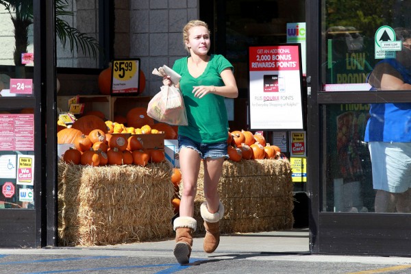 Hayden Panettiere at Shopping