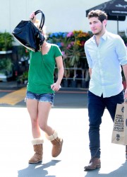 Hayden Panettiere at Shopping