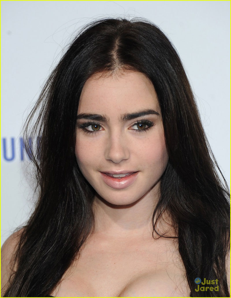 Lily Collins - Gallery Colection