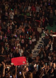 Selena Gomez Performs in Vancouver