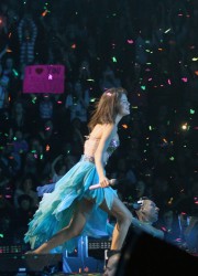 Selena Gomez Performs in Vancouver