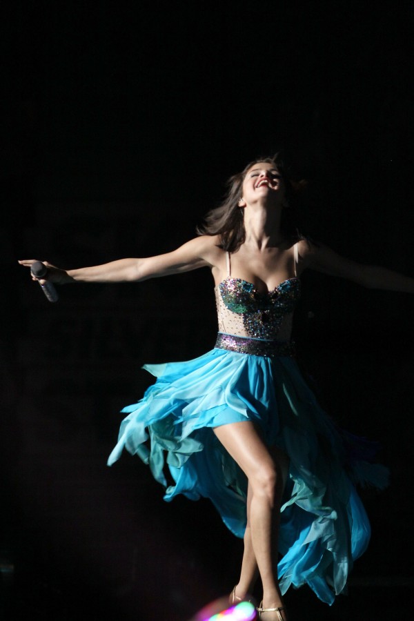 Selena Gomez Performs in Vancouver
