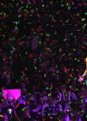 Selena Gomez Performs in Vancouver