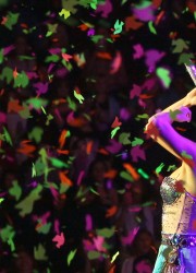 Selena Gomez Performs in Vancouver