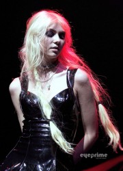 Taylor Momsen Live at The Fox Theatre