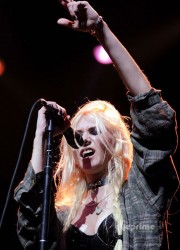 Taylor Momsen Live at The Fox Theatre