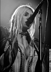 Taylor Momsen Performs at The Sound Academy