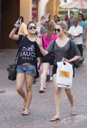 Vanessa Hudgens and Ashley Benson