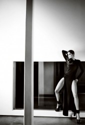 LAETITIA CASTA
