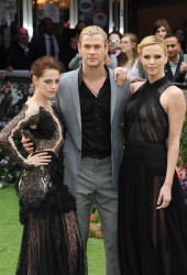 KRISTEN STEWART, Chris Hemsworth and CHARLIZE THERON