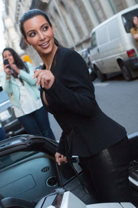 KIM KARDASHIAN