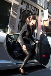 KIM KARDASHIAN