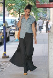 KATIE HOLMES