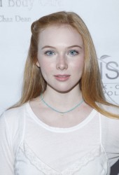 MOLLY QUINN