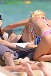 TARA REID