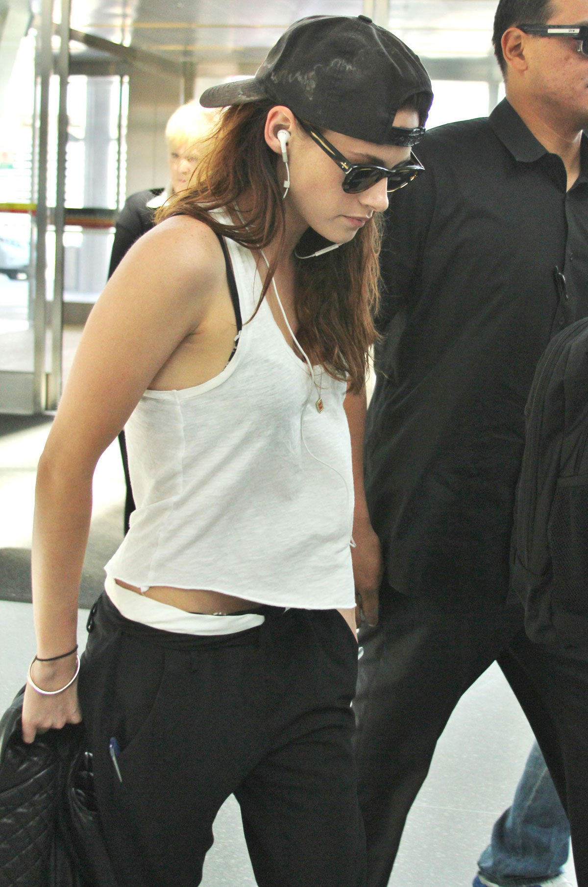 Kristen Stewart In White Top At Toronto Airport Hawtcelebs