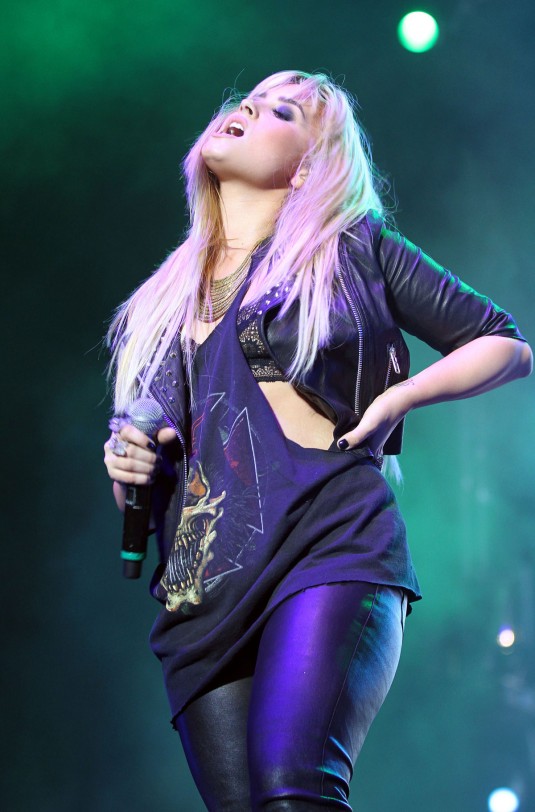 DEMI LOVATO