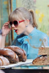 TAYLOR SWIFT