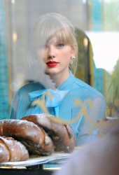 TAYLOR SWIFT
