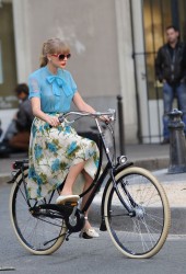 TAYLOR SWIFT