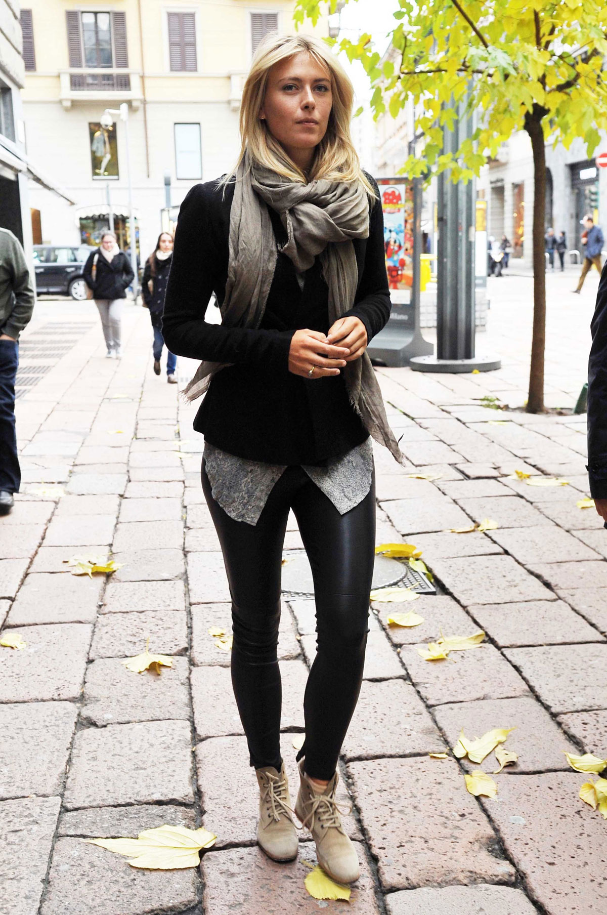 MARIA-SHARAPOVA-in-Leather-Pants-Out-and-About-in-Milan-2.jpg