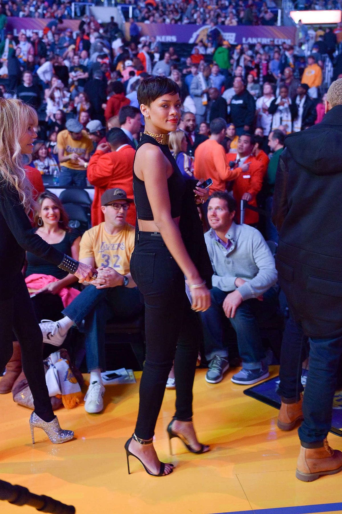 RIHANNA and Chris Brown at New York Knicks vs Los Angeles Lakers Game in Los Angeles ...