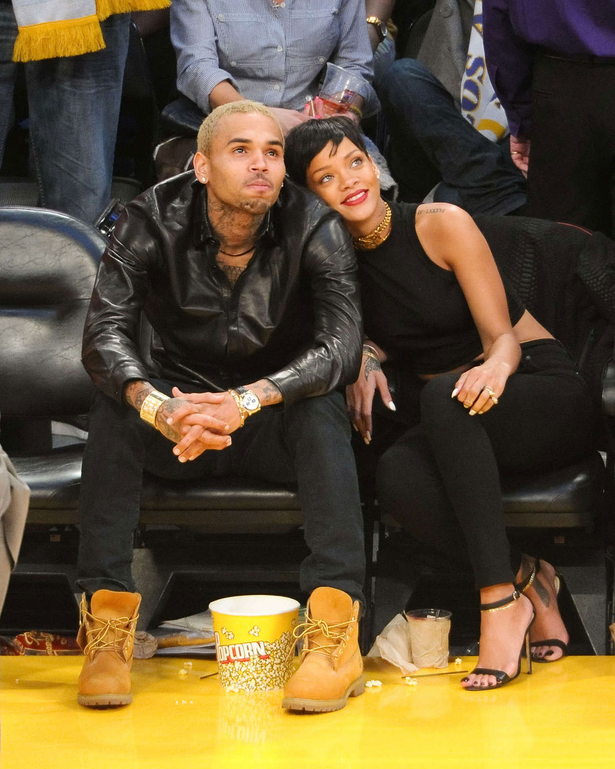 RIHANNA and Chris Brown at New York Knicks vs Los Angeles Lakers Game in Los Angeles ...