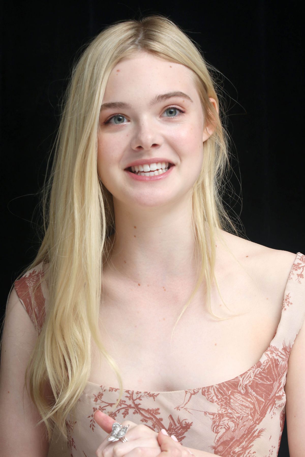 elle-fanning-at-the-boxtrolls-press-conference-in-beverly-hills_11.jpg