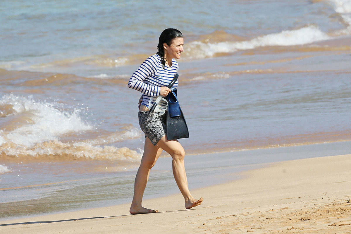 Julia Dreyfus Bikini 52