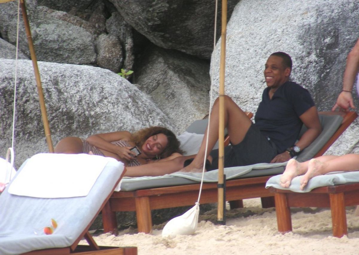 BEYONCE and Jay Z at a Beach in Thailand - HawtCelebs