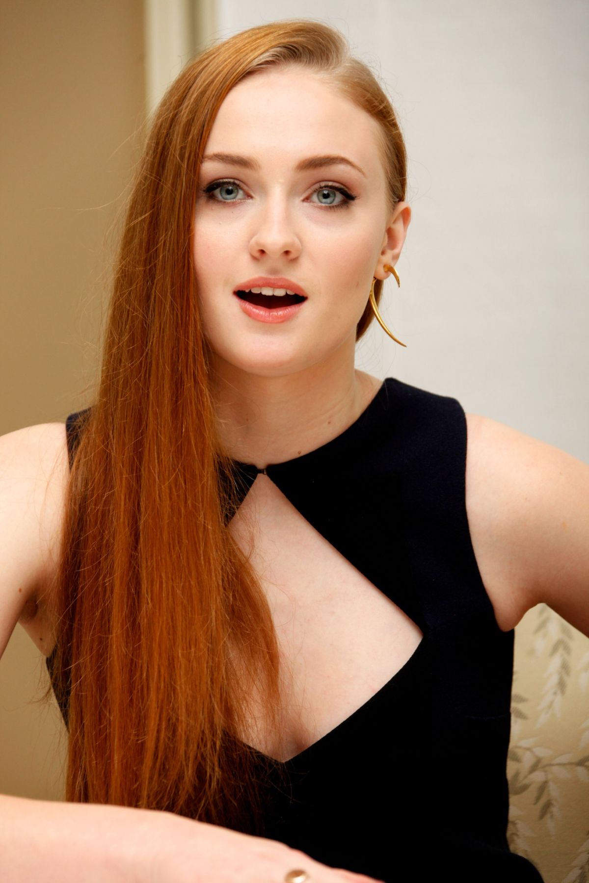sophie-turner-at-game-of-thrones-season-5-press-conference-in-beverly-hills_1