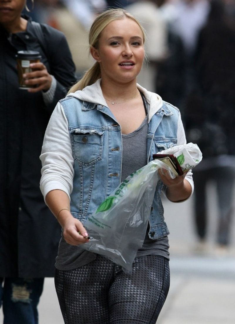 hayden-panettiere-in-tights-out-in-new-y