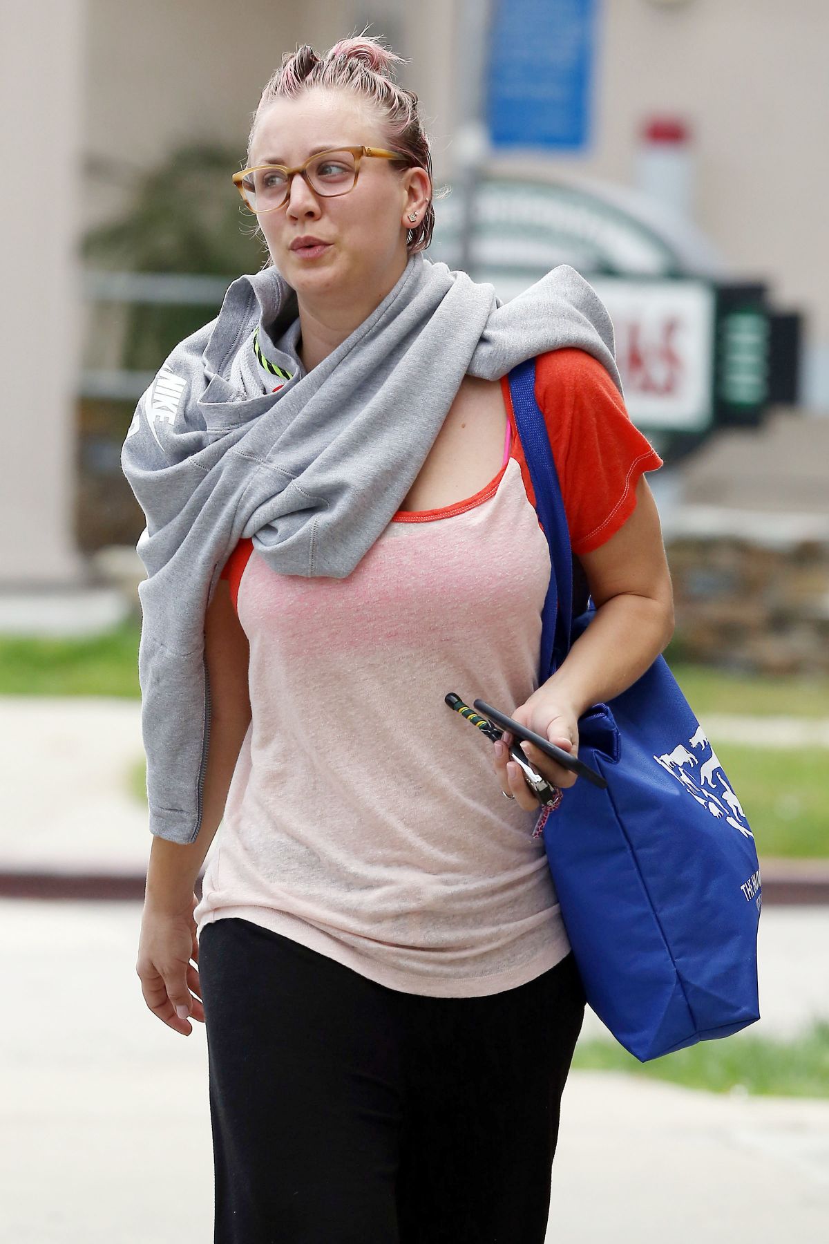kaley-cuoco-leaves-yoga-class-in-los-ang