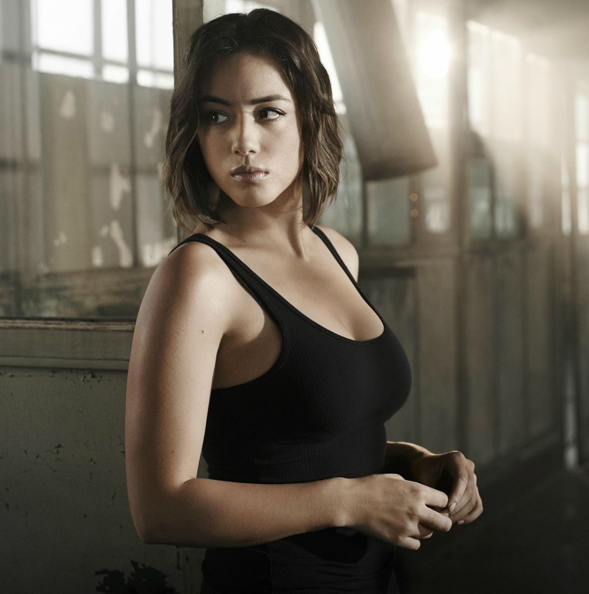 chloe-bennet-agents-of-shield-season-3-cast-photos_1.jpg