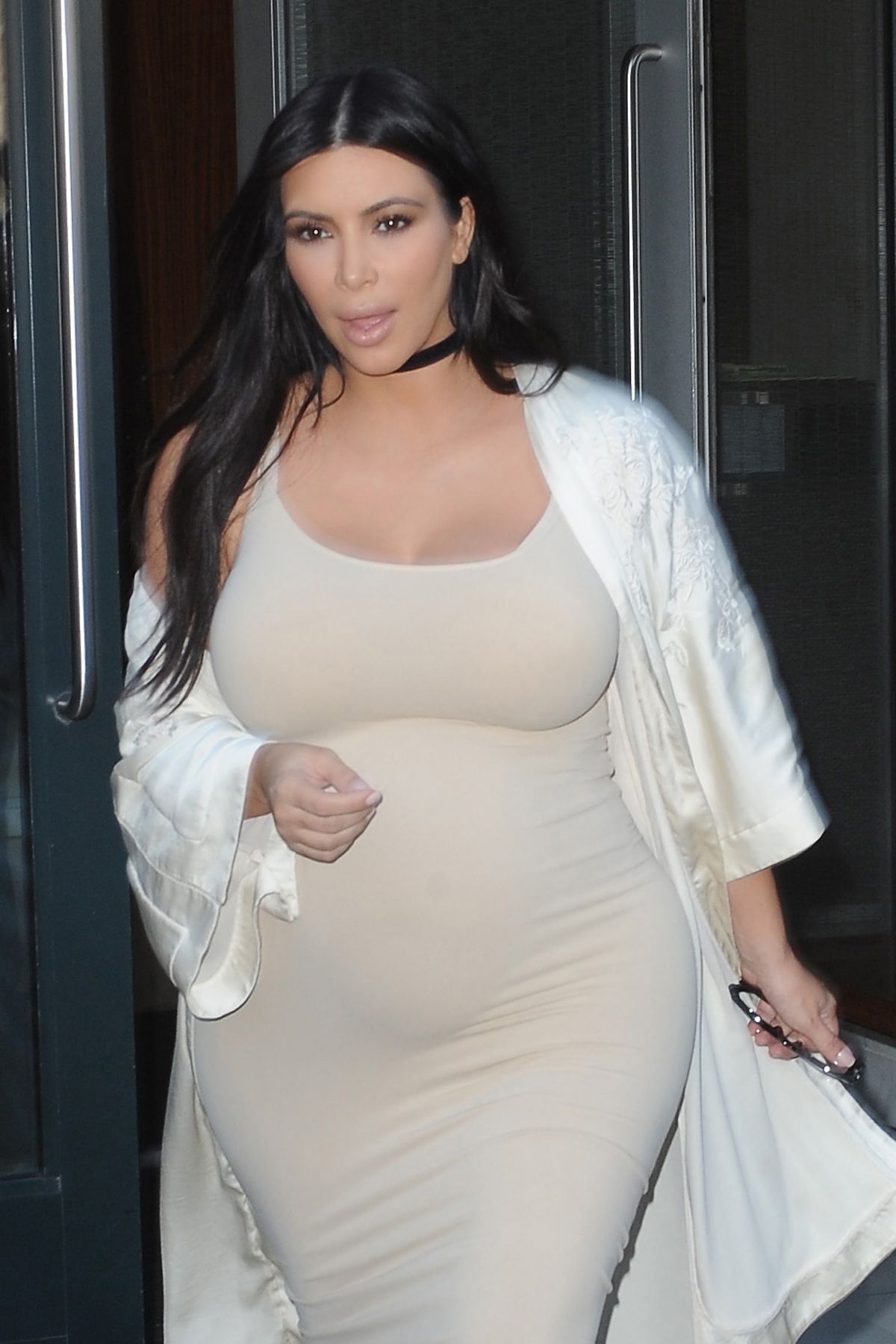 Pregnant Kim Kardashian Leaves Her Apartment In New York