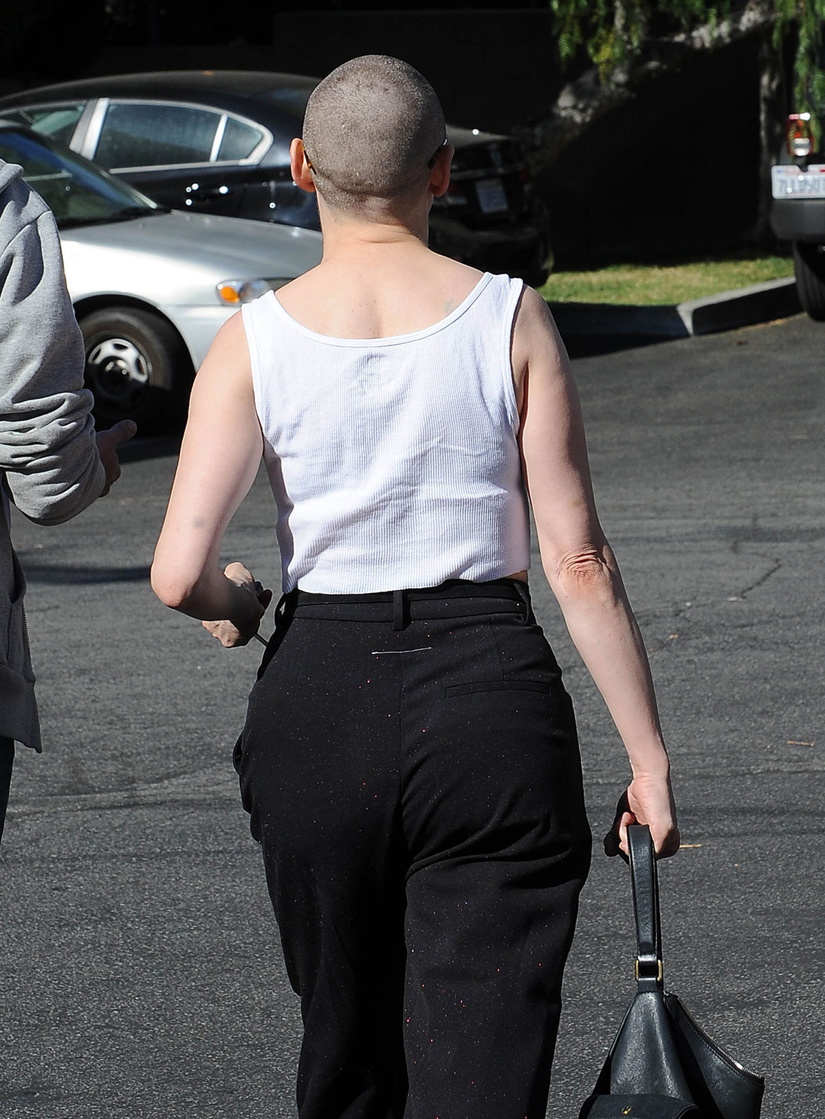 ROSE MCGOWAN Shows off Her Freshly Shaven Head Out in West Hollywood 11/20/2015 ...