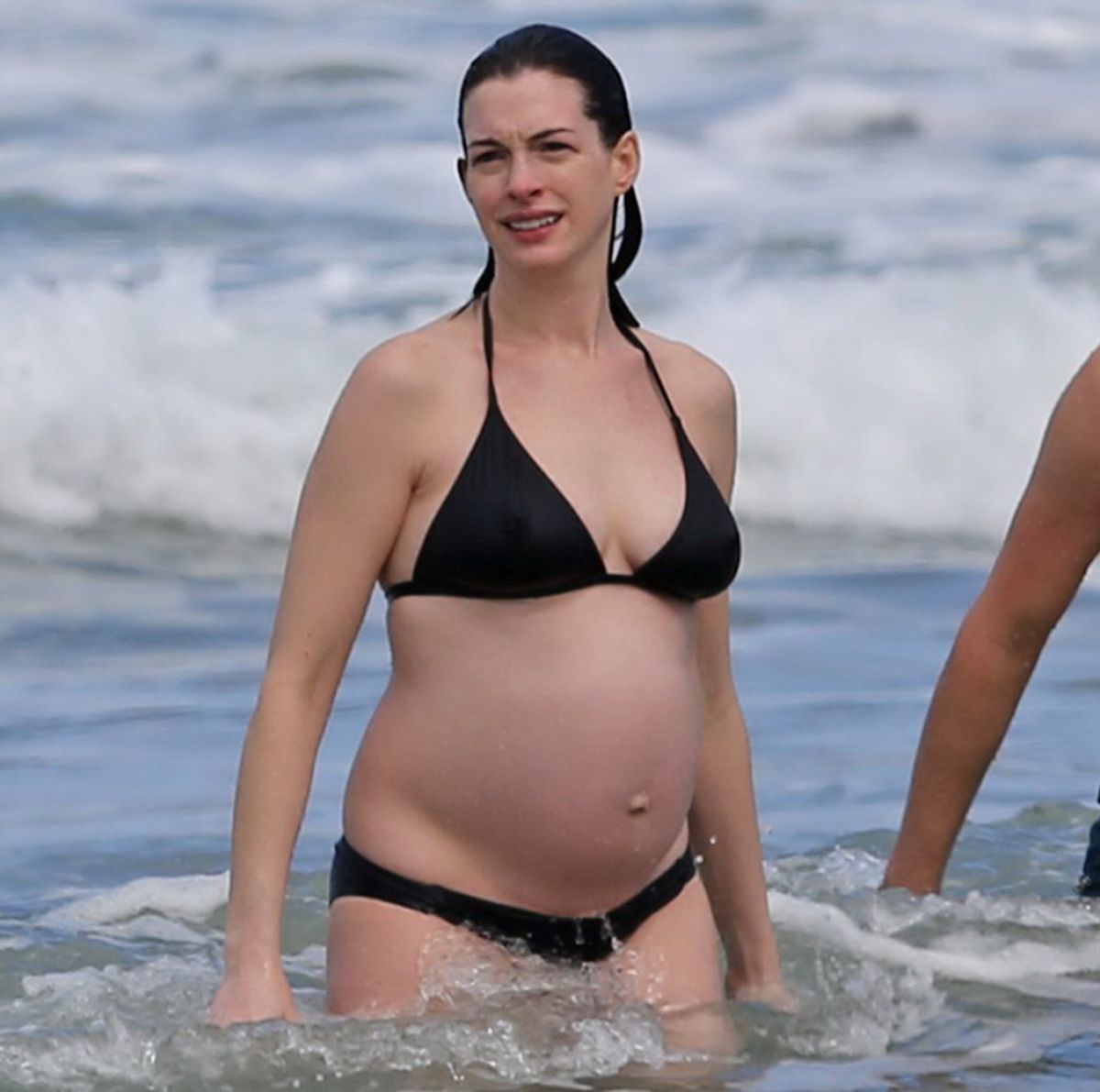 Anne Hathaway In A Bikini 25