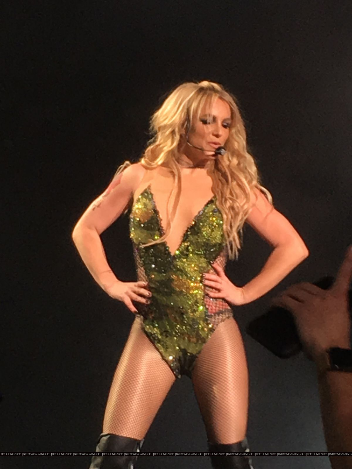britney-spears-performs-at-piece-of-me-s