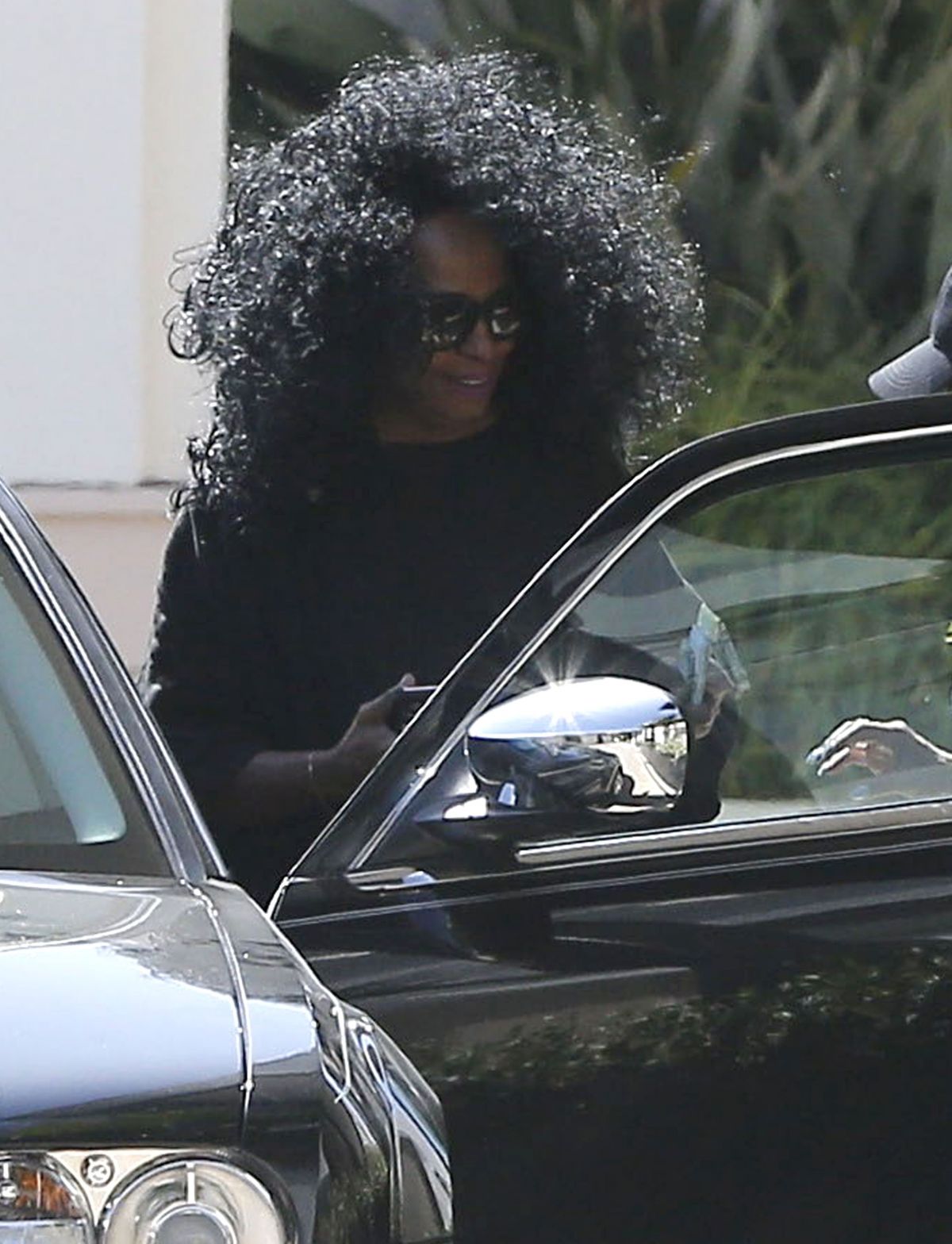 http://www.hawtcelebs.com/wp-content/uploads/2016/04/diana-ross-shopping-at-barneys-new-york-in-beverly-hills-04-27-2016_5.jpg
