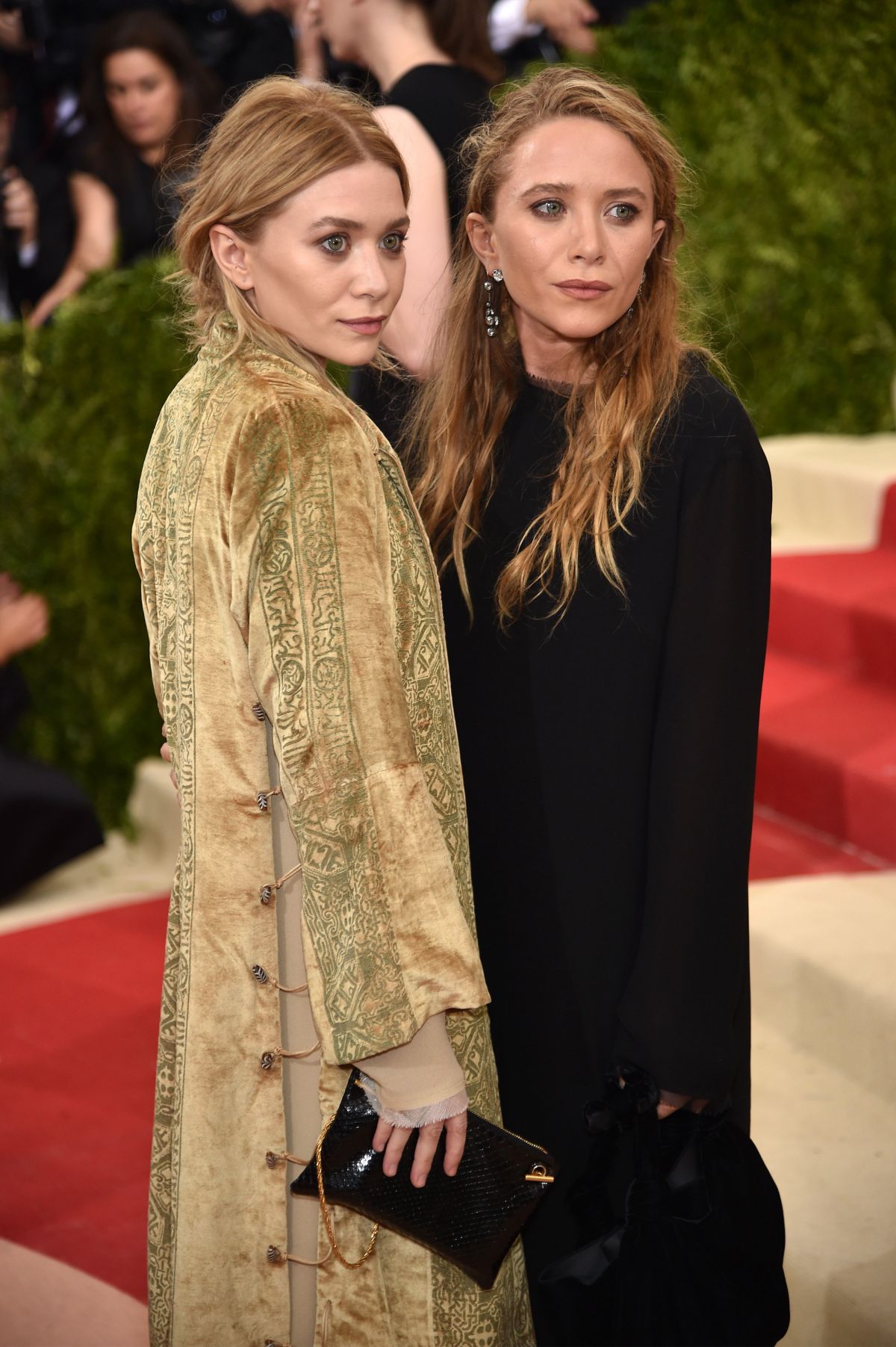 MARY-KATE and ASHLEY OLSEN at Costume Institute Gala 2016 ...