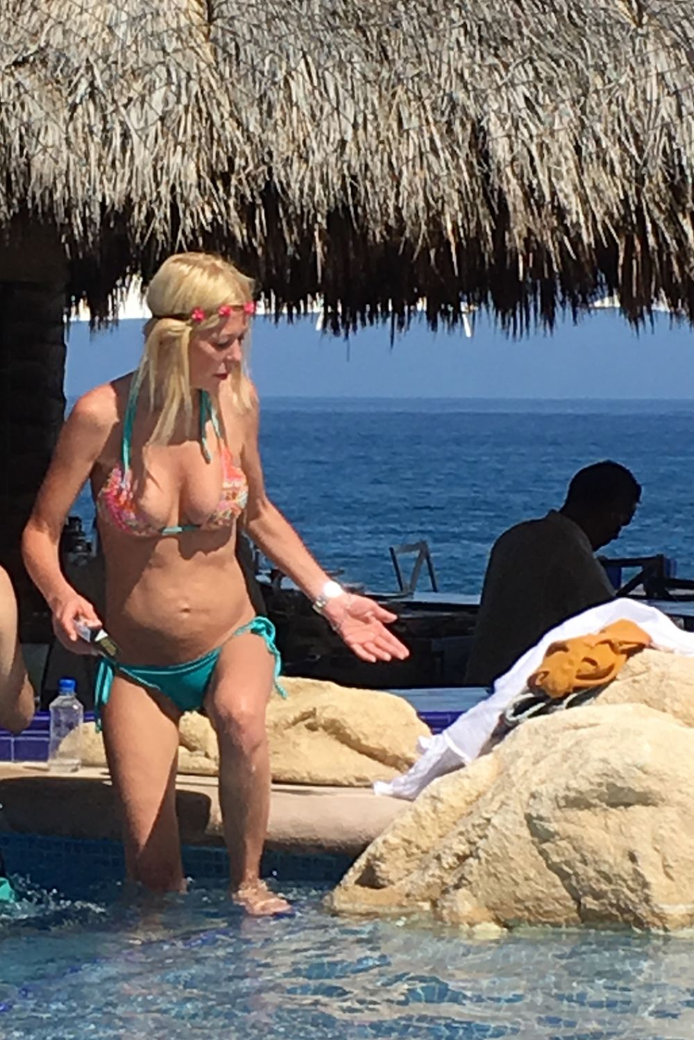 pregnant-tara-reid-in-bikini-at-a-pool-in-cabo-san-lucas-06-21-2016