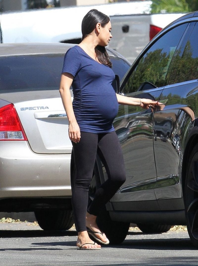 Pregnant MILA KUNIS Out in Los Angeles 09/28/2016 - HawtCelebs