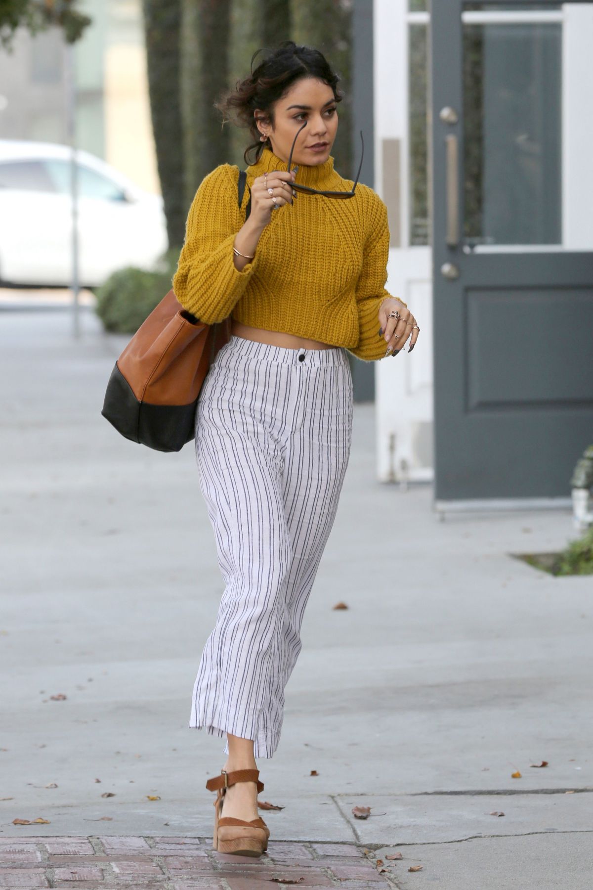 vanessa-hudgens-out-shopping-in-west-hollywood-11-16-2016_9.jpg