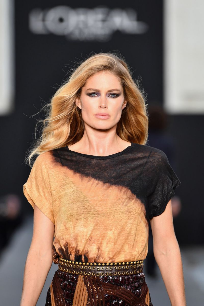 DOUTZEN KROES At L Oreal Fashion Show At Paris Fashion Week 10 01 2017 
