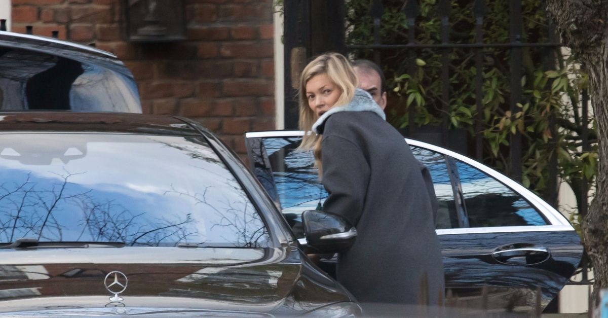 kate-moss-leaves-her-home-in-london-11-2