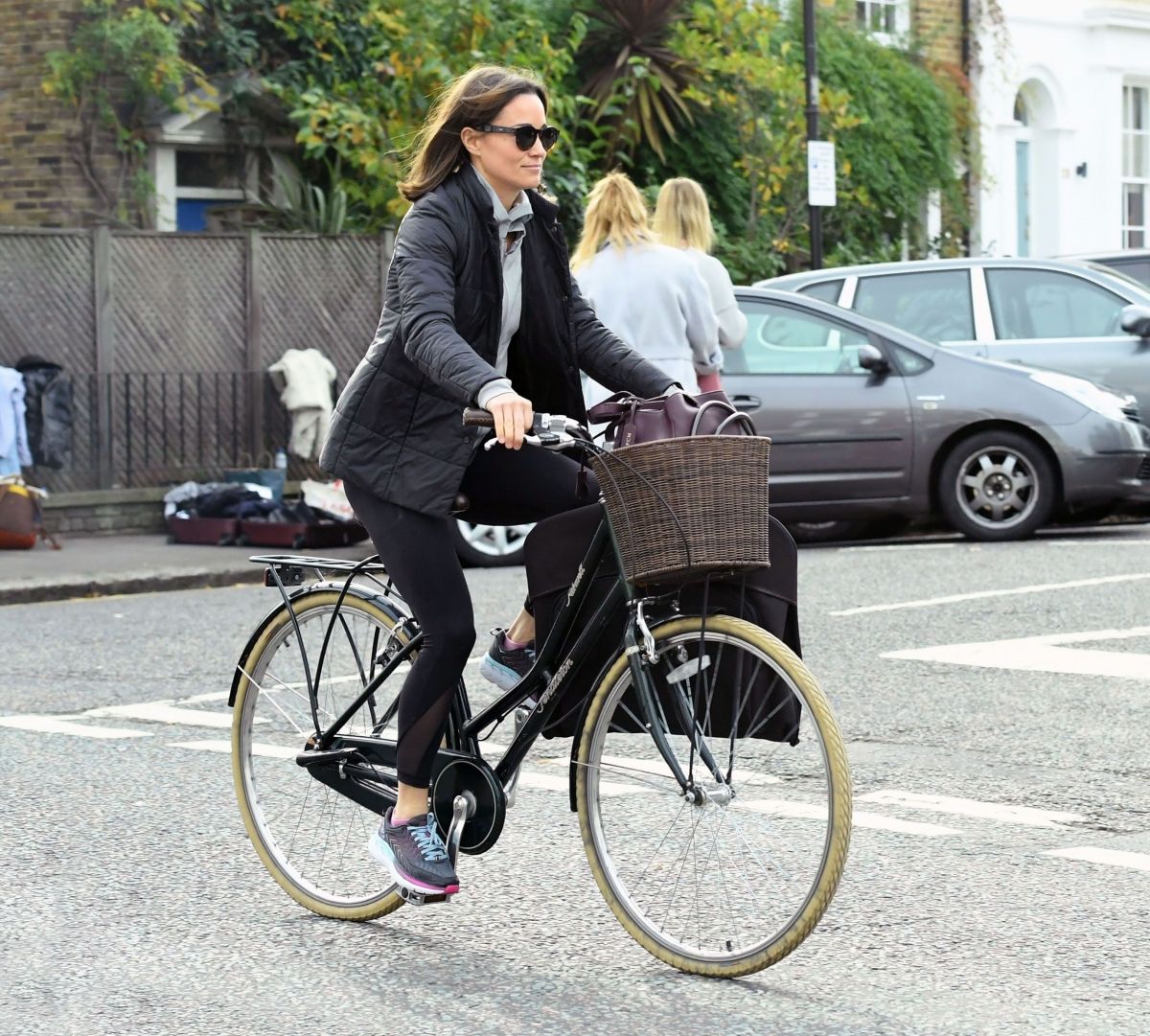 pippa-middleton-out-riding-a-bicycle-in-london-11-09-2017-2.jpg