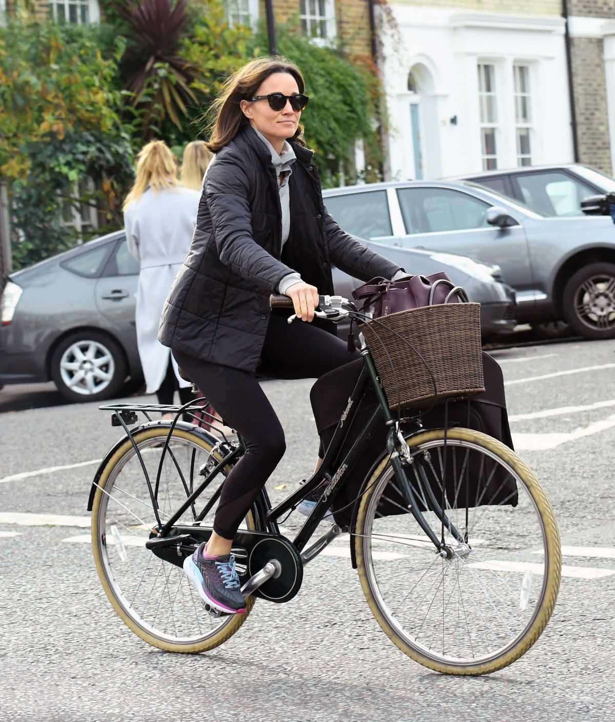 pippa-middleton-out-riding-a-bicycle-in-london-11-09-2017-5.jpg