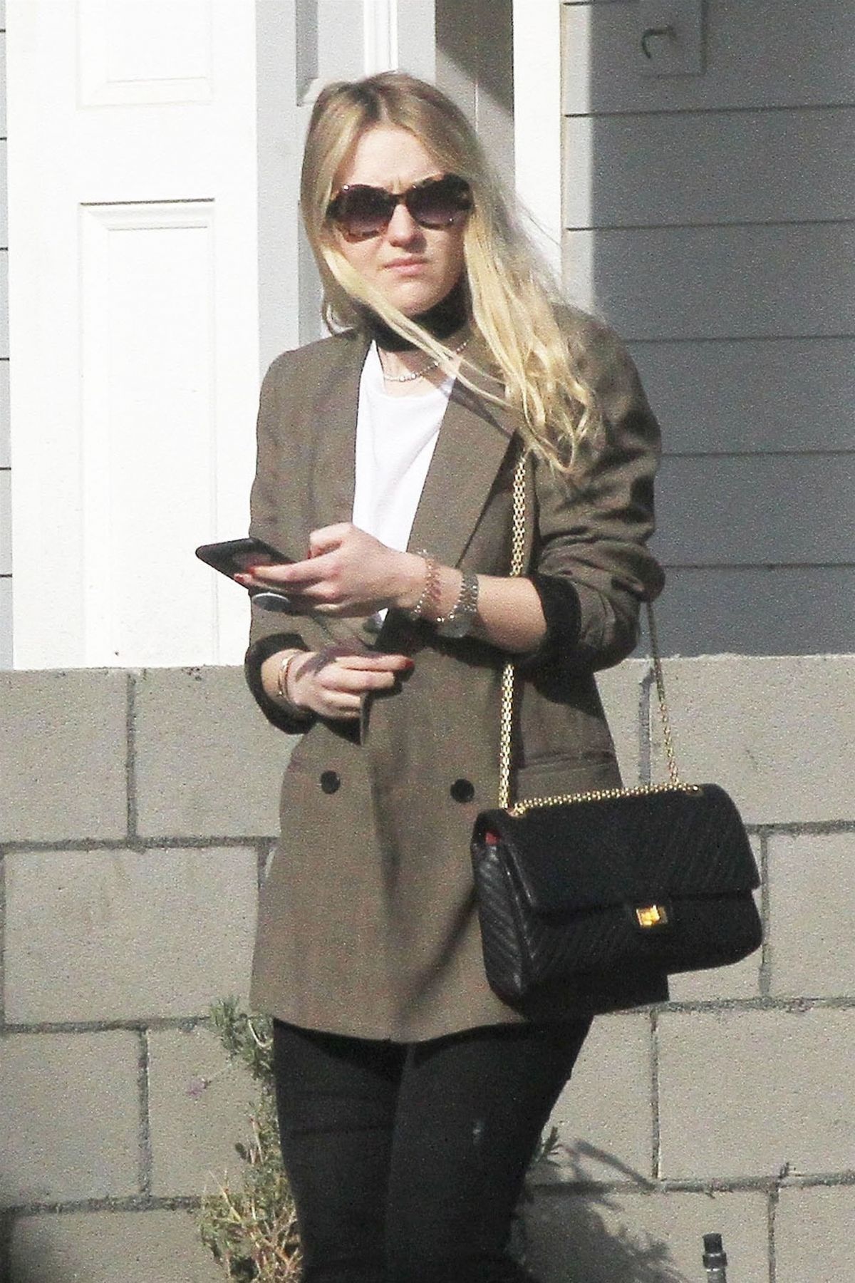 Dakota Fanning - out and about in Los Angeles (12/20/17)