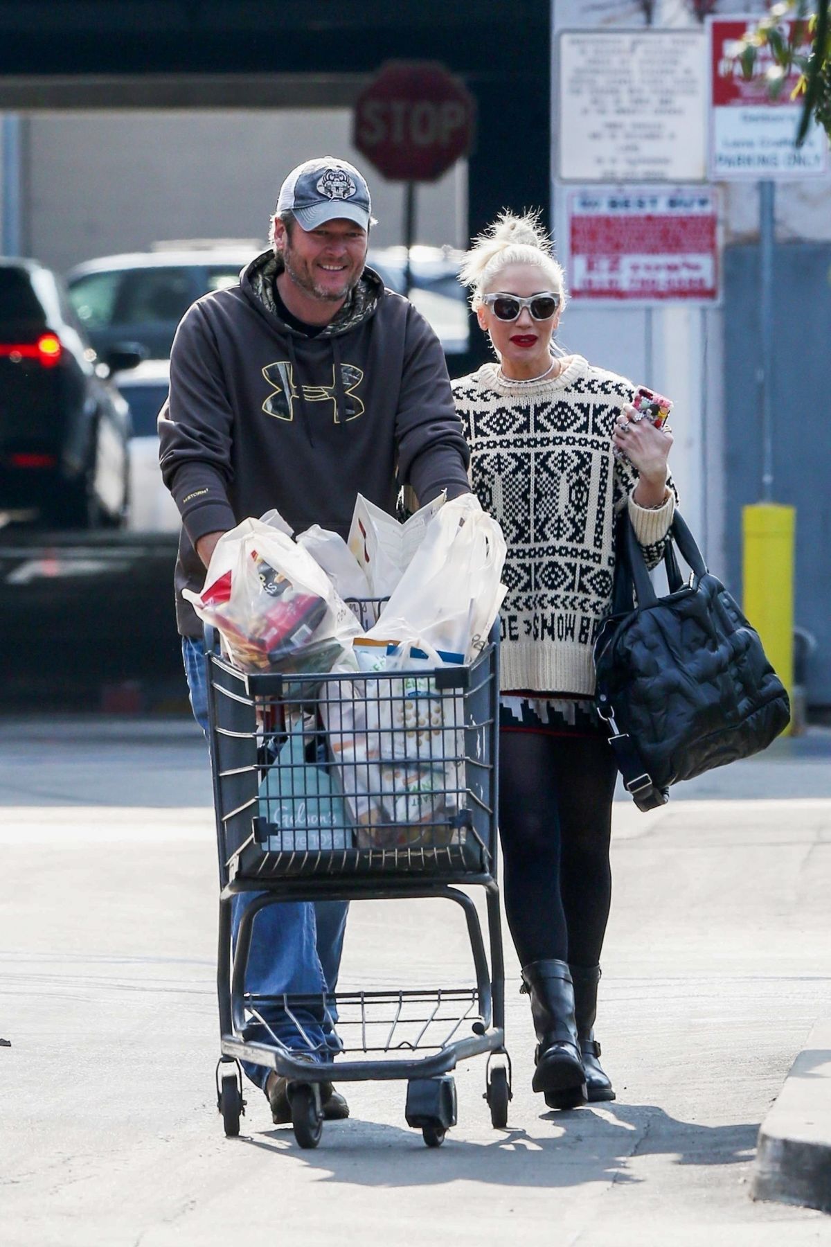GWEN STEFANI And Blake Shelton Shopping At Gelson s Supermarket In Los 
