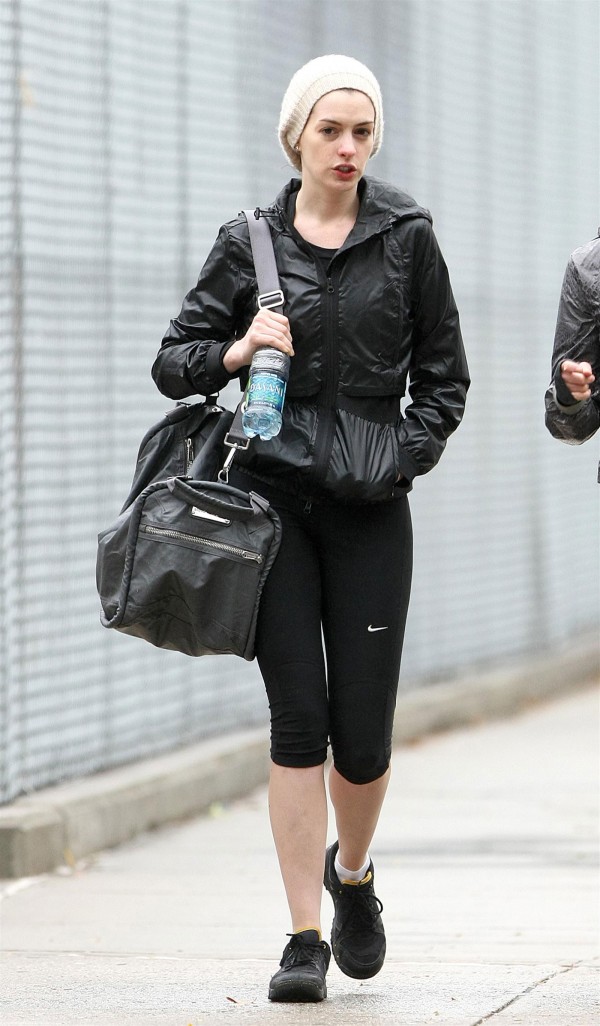Anne Hathaway in Leggings